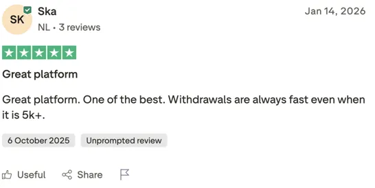 Vijfsterren review van Ska uit Nederland over een betrouwbaar platform met snelle opnames, ook bij hoge bedragen.